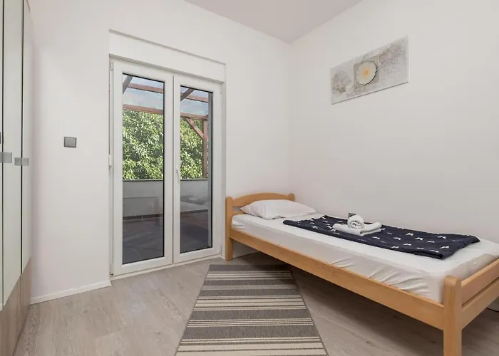 6 Bedroom Amazing In Ferienhaus *