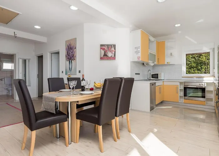 6 Bedroom Amazing In *