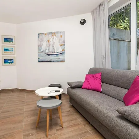 펜션 6 Bedroom Amazing In Ičići