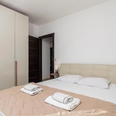 6 Bedroom Amazing In Casa de Férias *