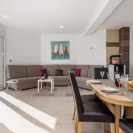 6 Bedroom Amazing In Ičići