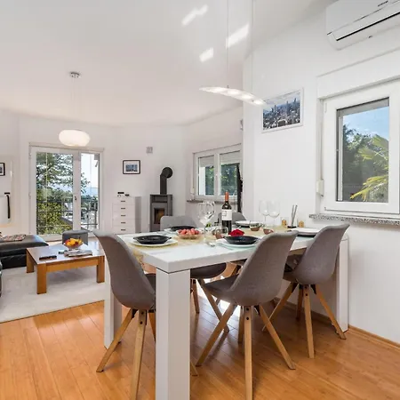 Casa de Férias 6 Bedroom Amazing In Ičići