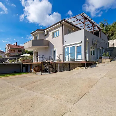 6 Bedroom Amazing In Casa de Férias Ičići