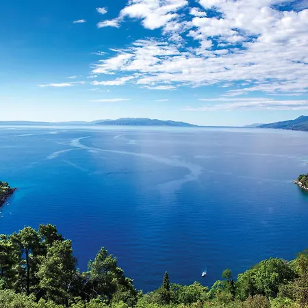 6 Bedroom Amazing In Casa de Férias