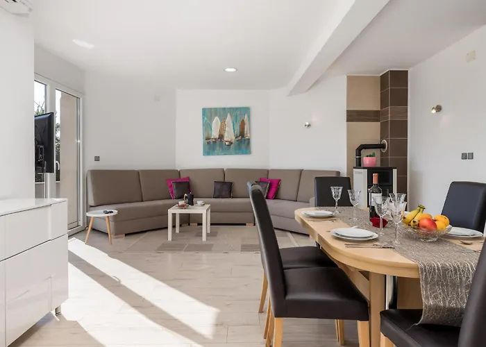 6 Bedroom Amazing In Ičići