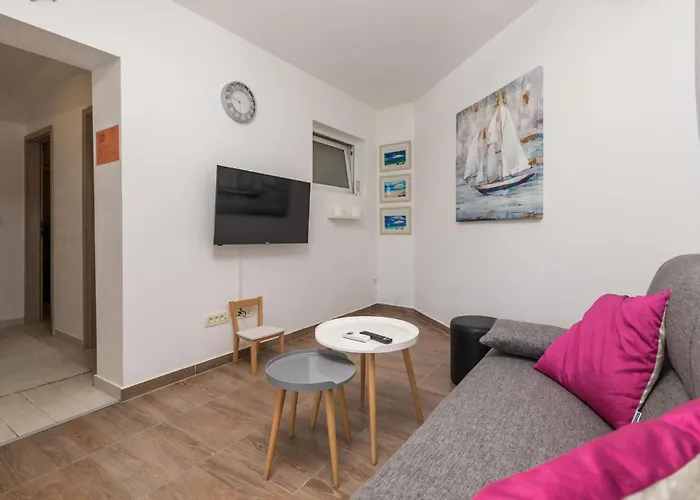 6 Bedroom Amazing In Feriehus Ičići